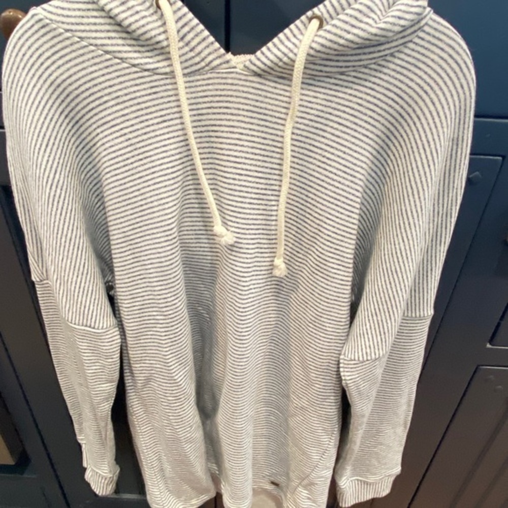 O’NEILL striped sweatshirt! ⚓️that nautical feel!